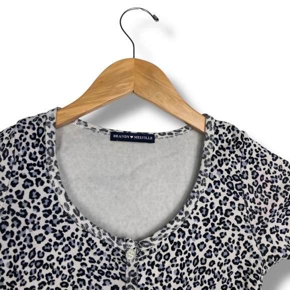 Brandy Melville Zelly Cheetah Leopard Print Top Cropped Button Scoop Neck Small - Picture 7 of 9